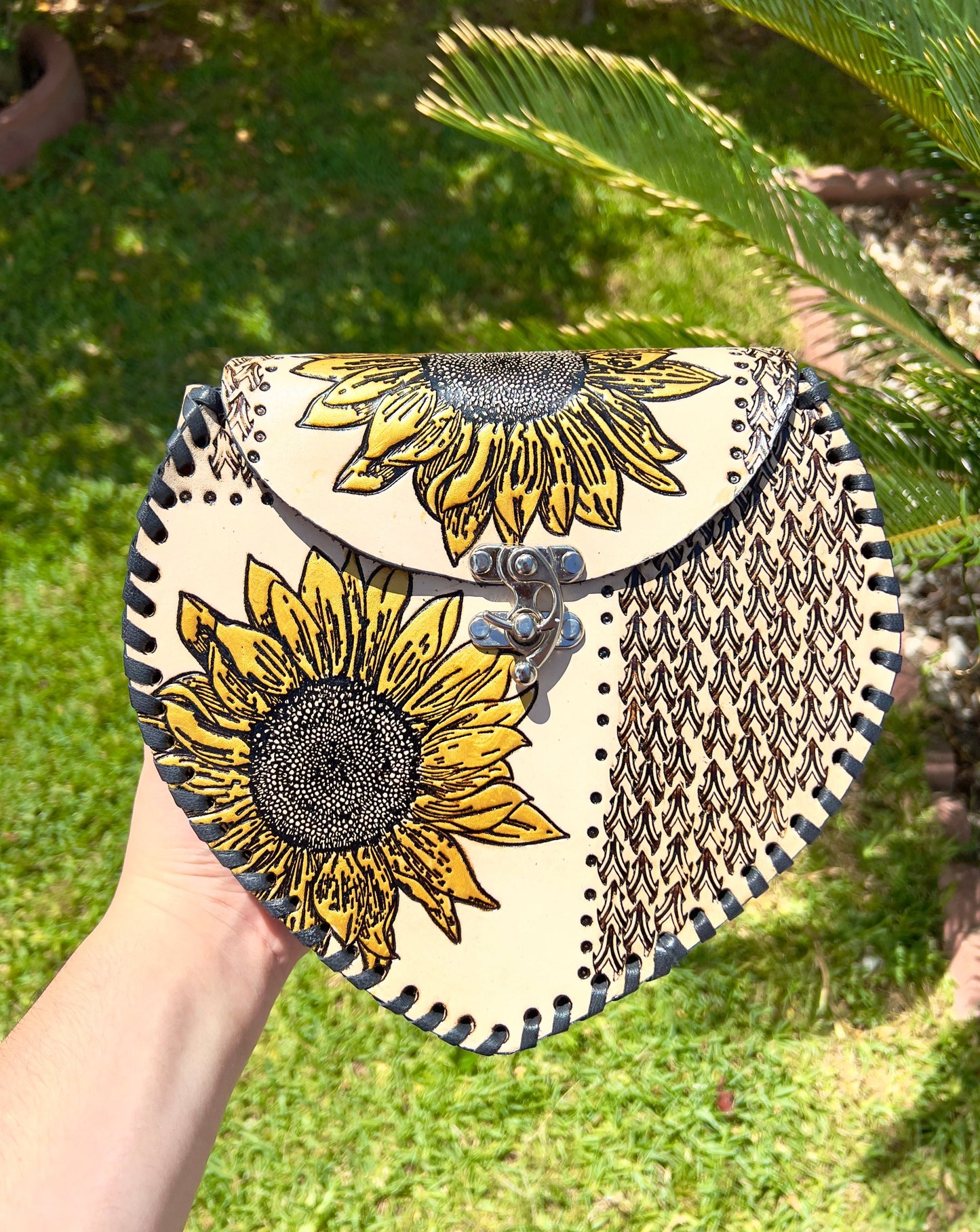 Girasoles Leather Purse