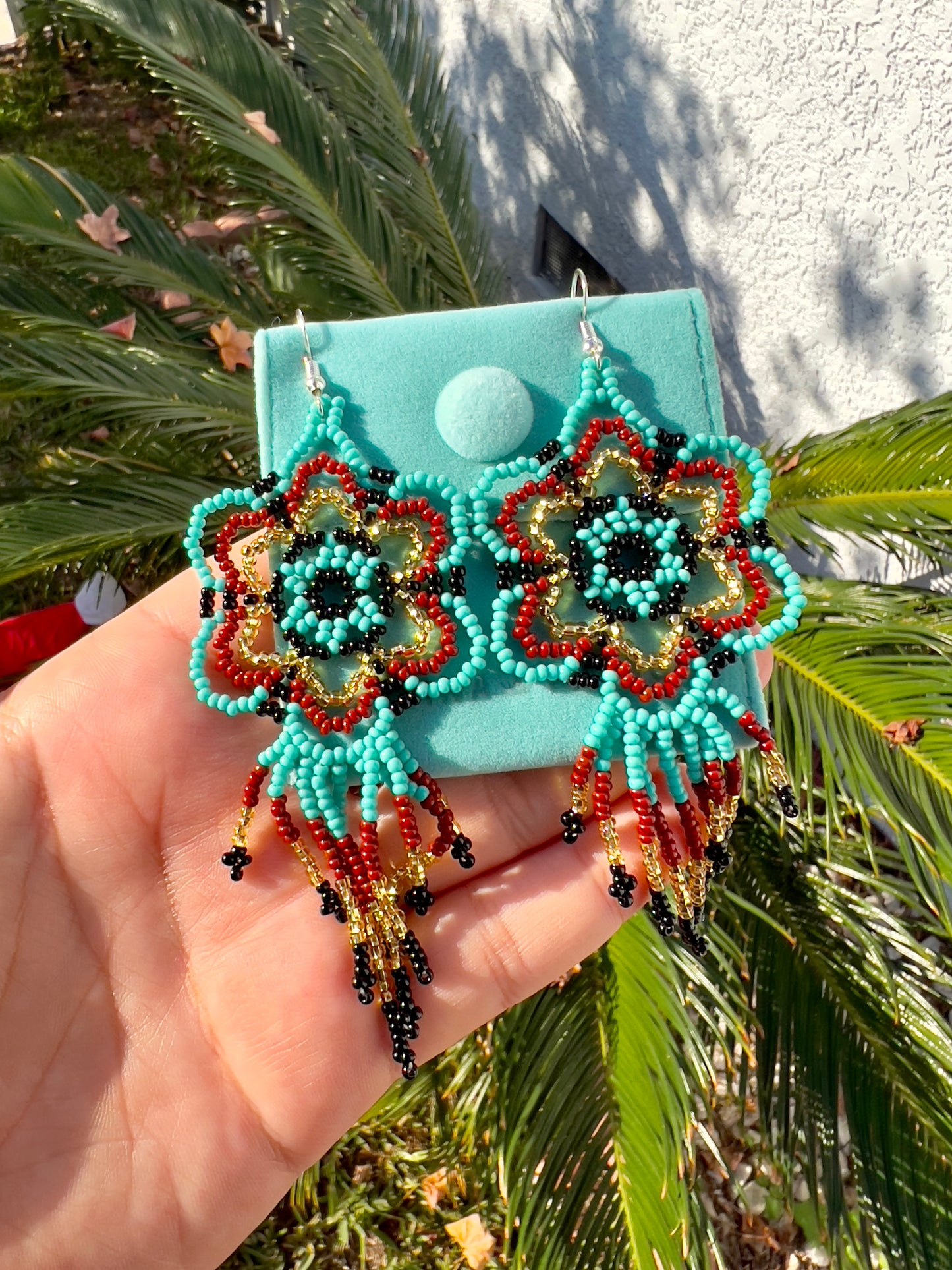 Aqua y Burgundy