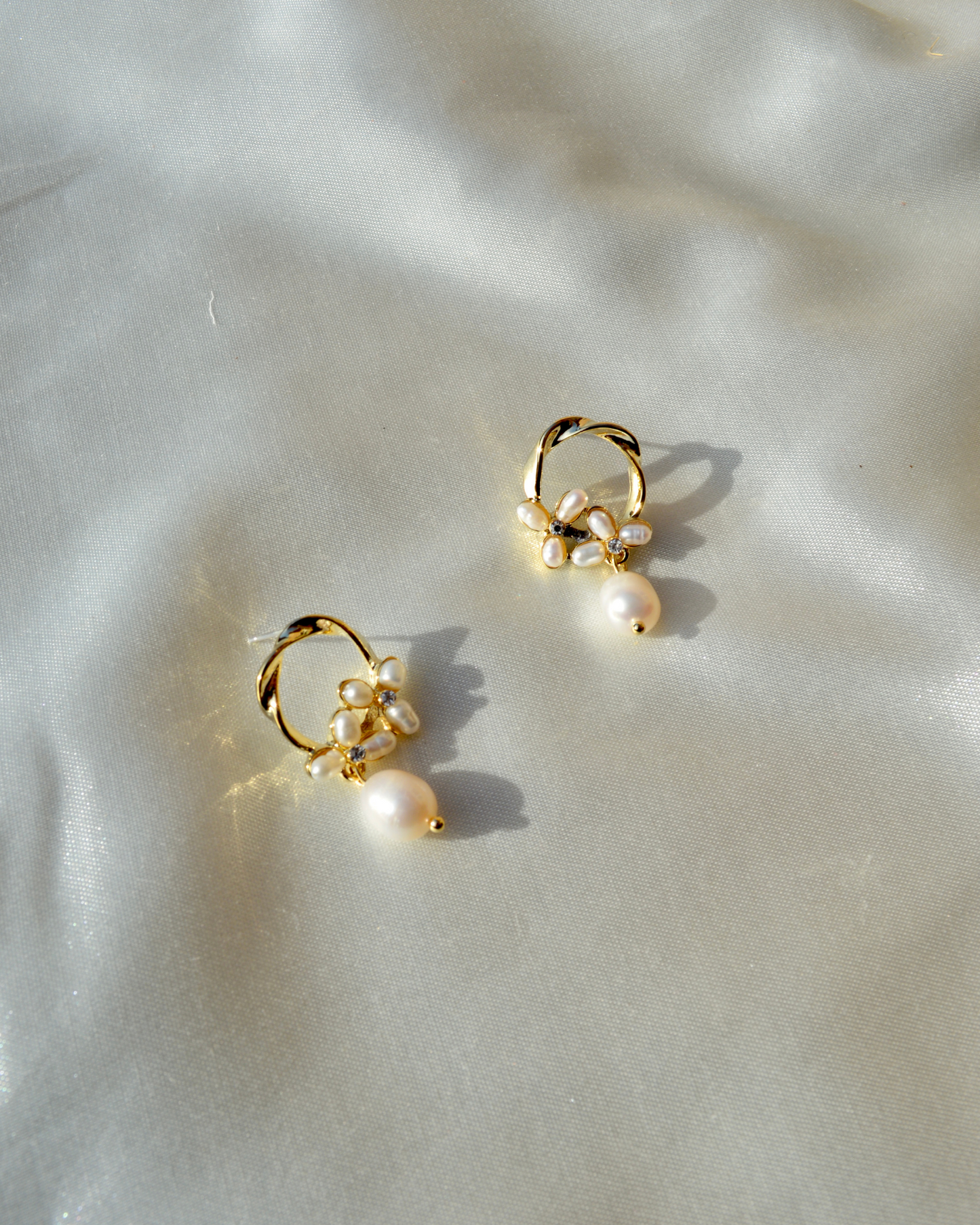 Flower Pearls Earrings - Latina Palace