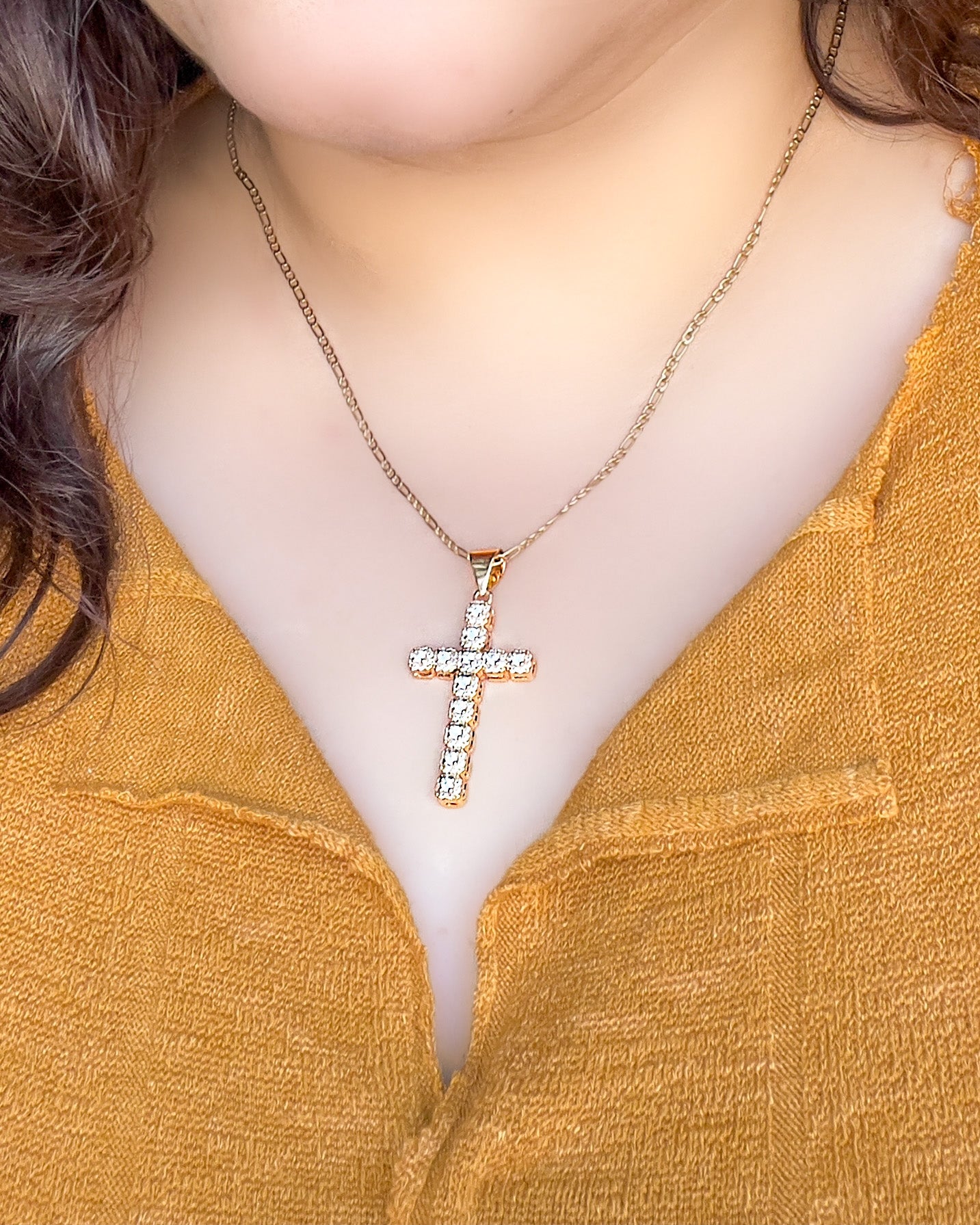 La Cruz de Diamentes Necklace