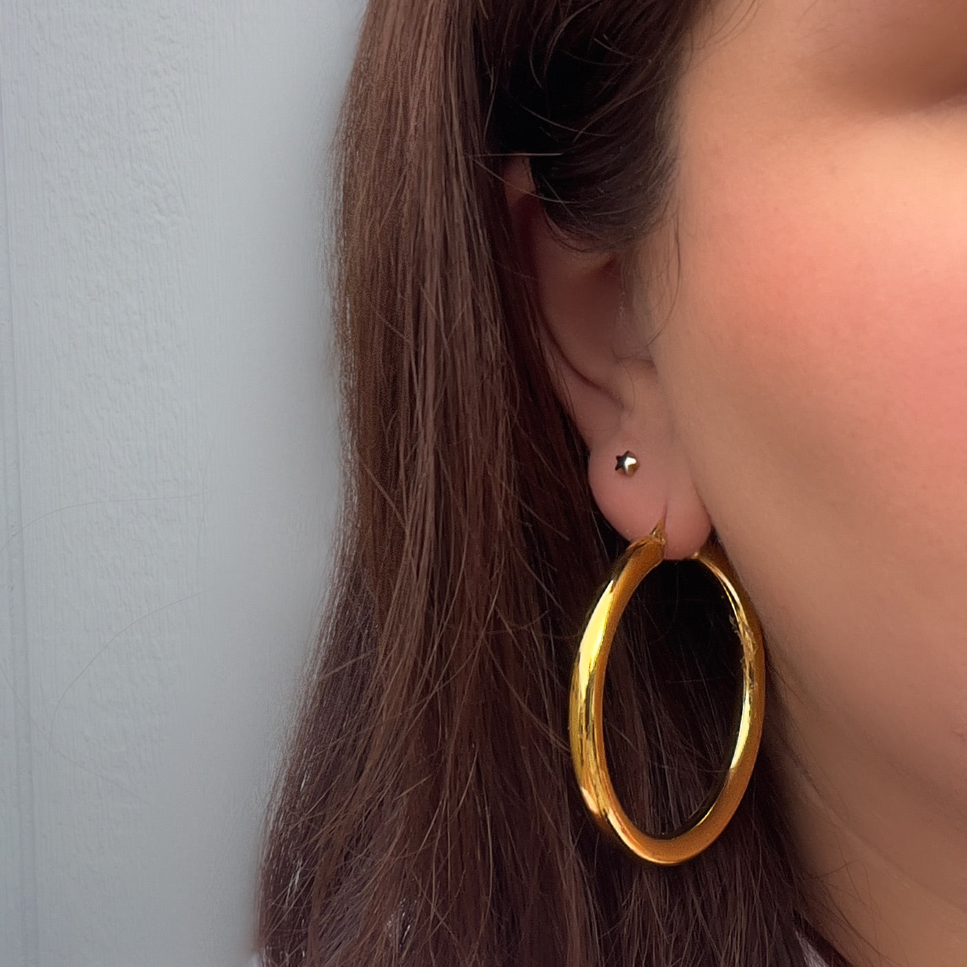 Latina gold hoop on sale earrings