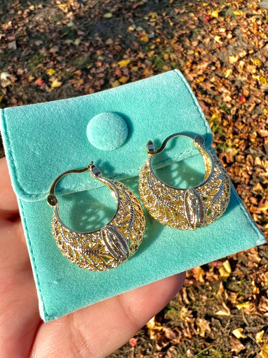 Virgencita Dorada Hoops
