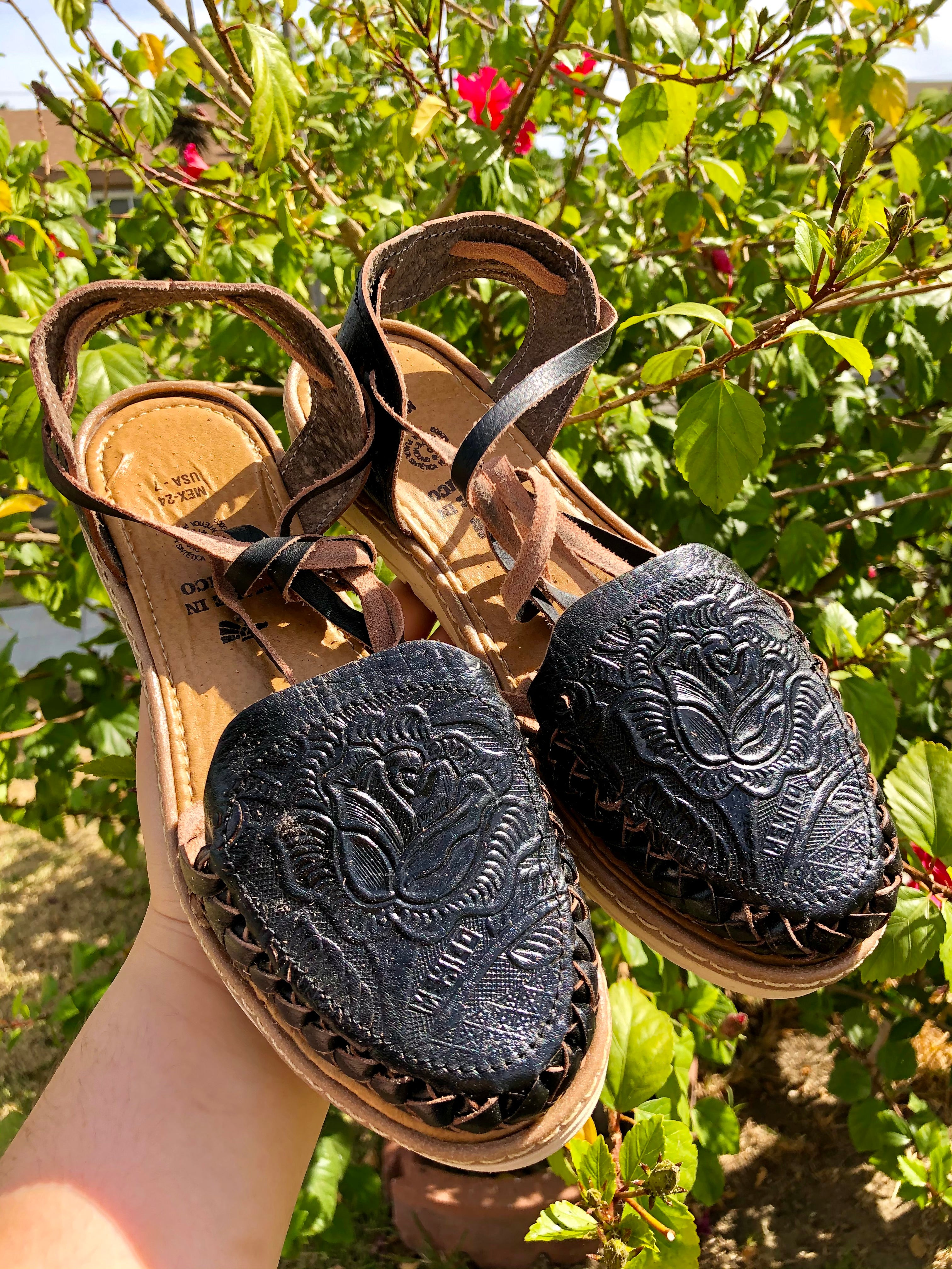 Black store mexican huaraches